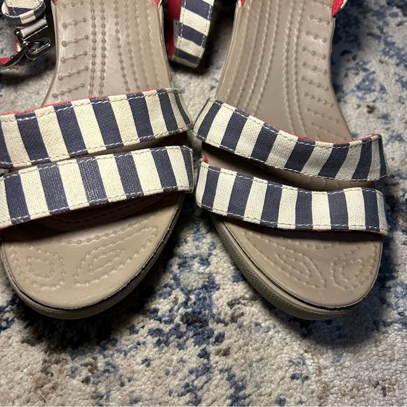 Crocs Nautical Leigh Graphic Blue & White Striped Wedge Sandals Size 9 - Picture 4 of 9
